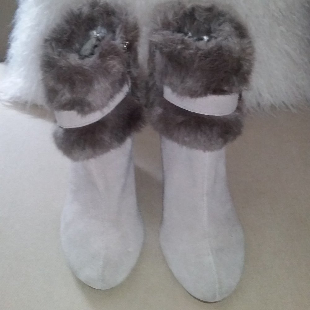 Victoria's Secret  light grey suede wedge booties w/faux fur NWOT - Picture 4 of 7